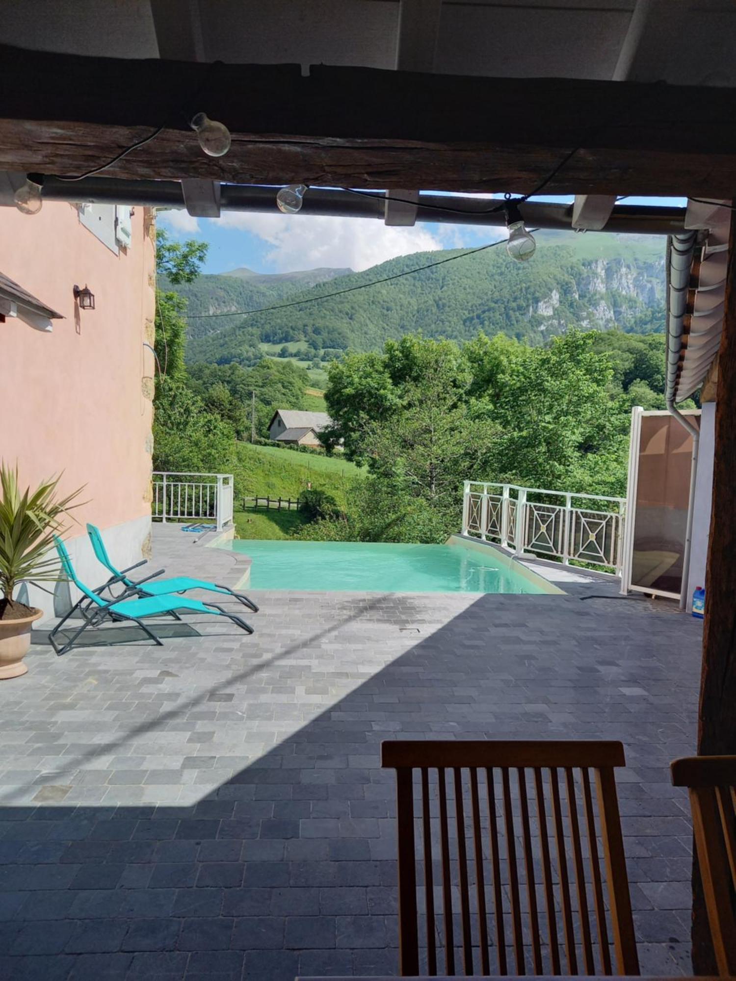 Maison Ainerak Gite A Sainte Engrace La Pierre Saint Martin Exterior foto
